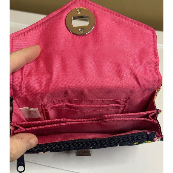 Vera Bradley Turn lock Wristlet Wallet  In PETA Paisley Retired Pattern - Picture 3 of 6